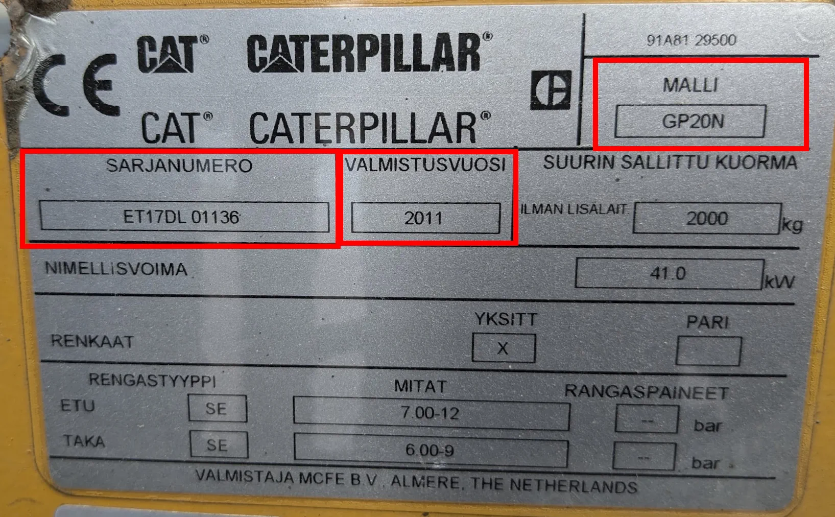 Cat Caterpillar trukin tyyppikilpi esimerkki